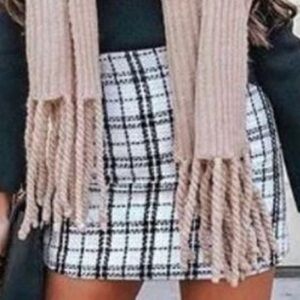 HYFVE Black and White Plaid Mini Skirt size L
Retail Price $60